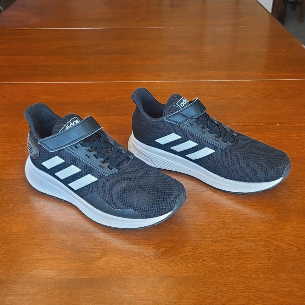 Boys Adidas Duramo 9 Tennis Shoes Size 3y Velcro Closure